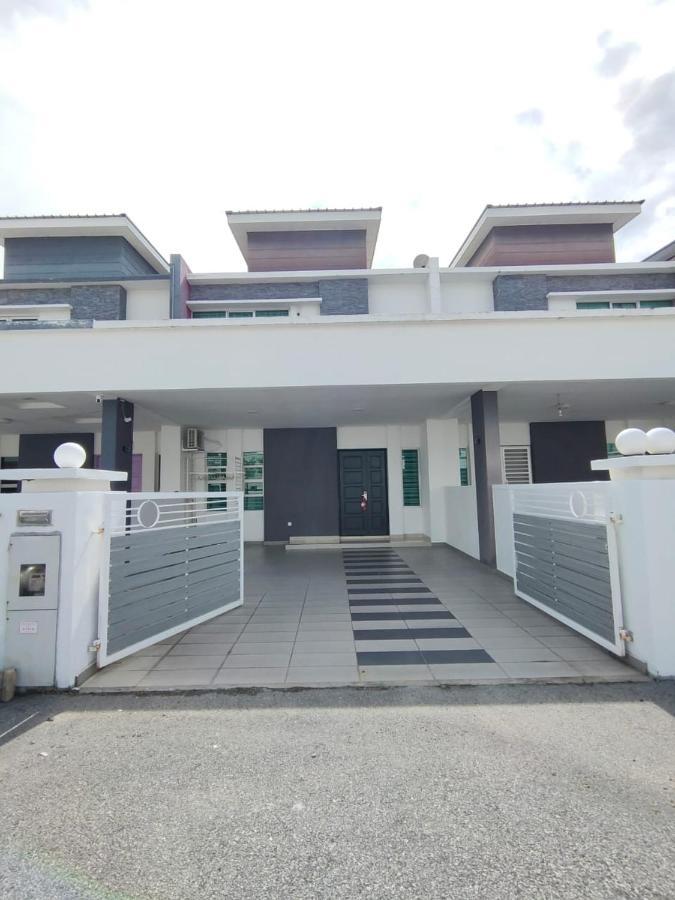 Setia Home Sitiawan Ktv 12+4 Pax المظهر الخارجي الصورة